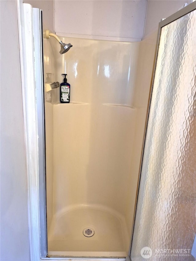 full bathroom featuring a shower stall