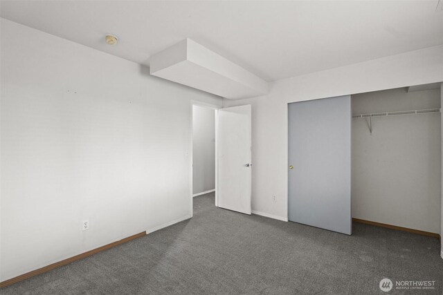 unfurnished bedroom featuring carpet flooring, baseboards, and a closet