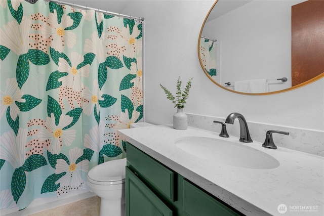 bathroom with a shower with shower curtain, toilet, and vanity