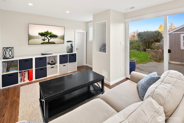 living room featuring baseboards, wood finished floors, visible vents, and recessed lighting