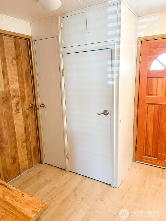 11436 SE 208th St Unit 106, Kent, WA 98031 - entrance foyer featuring light wood finished floors