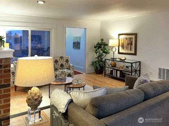 living room with baseboards, light wood-style floors, and ornamental molding