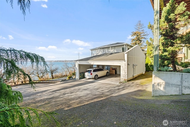 view of front facade with driveway