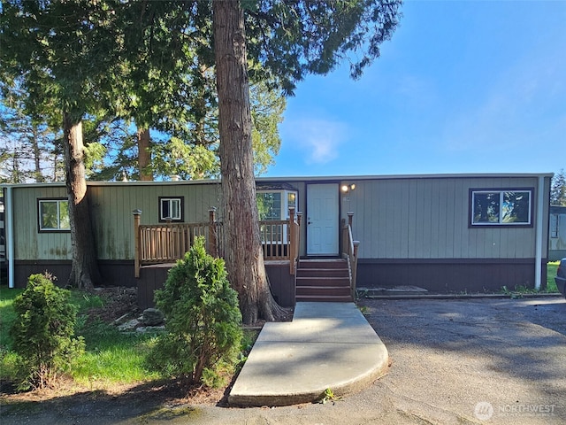 manufactured / mobile home with a wooden deck