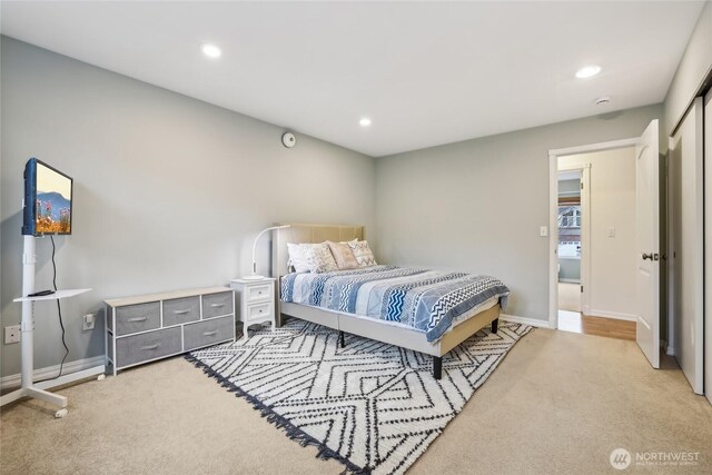 carpeted bedroom featuring recessed lighting and baseboards