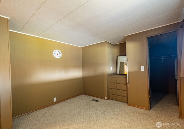 spare room featuring carpet and visible vents