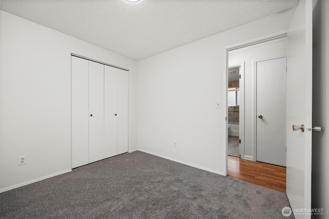 unfurnished bedroom featuring carpet flooring, baseboards, and a closet