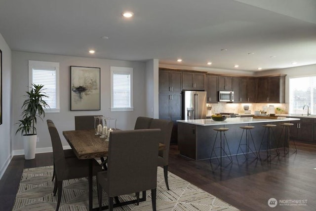 dining area with dark wood-style flooring, recessed lighting, and baseboards