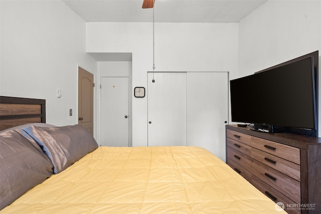 bedroom featuring ceiling fan and a closet