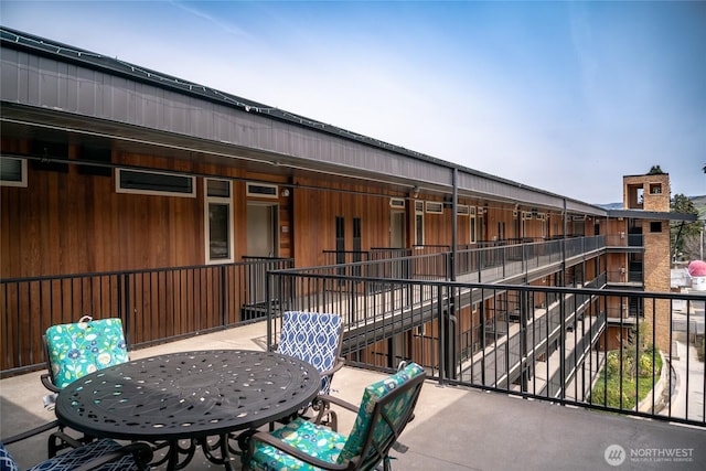 balcony with outdoor dining space