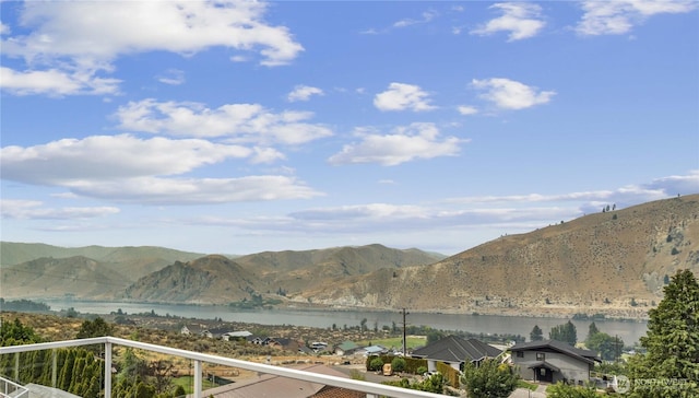 585 Entiat Pl, Orondo, WA 98843 - view of mountain background featuring a nearby body of water