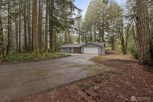 view of front facade featuring a garage and driveway