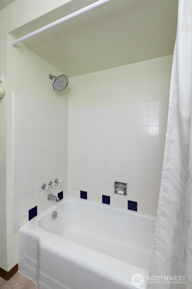 bathroom featuring shower / bath combo