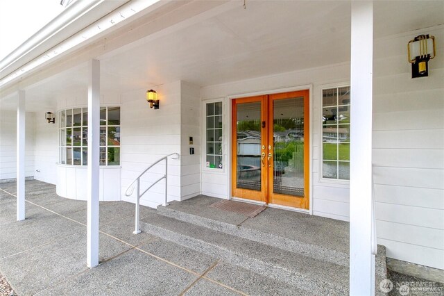 doorway to property featuring covered porch