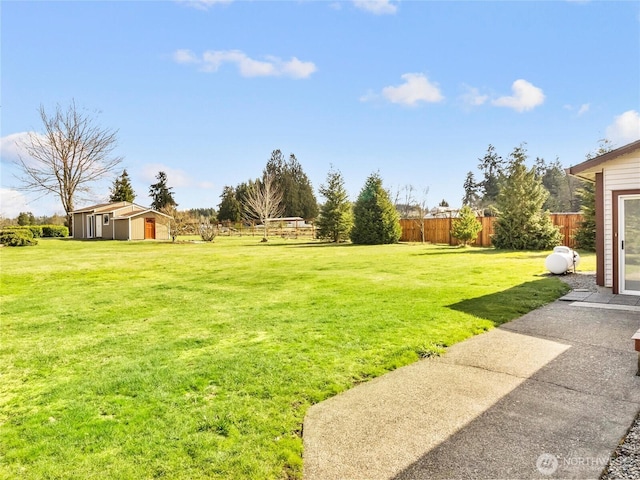 view of yard with an outbuilding and fence