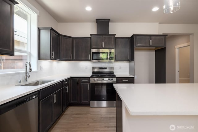 776 Parkland Loop, Sedro Woolley, WA 98284 - kitchen with stainless steel appliances, a sink, light wood finished floors, backsplash, and recessed lighting