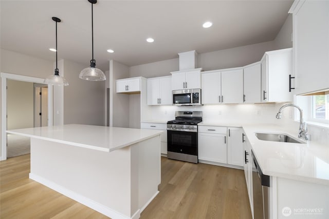 804 Parkland Loop, Sedro Woolley, WA 98284 - kitchen with stainless steel appliances, a sink, light wood-style floors, decorative backsplash, and recessed lighting