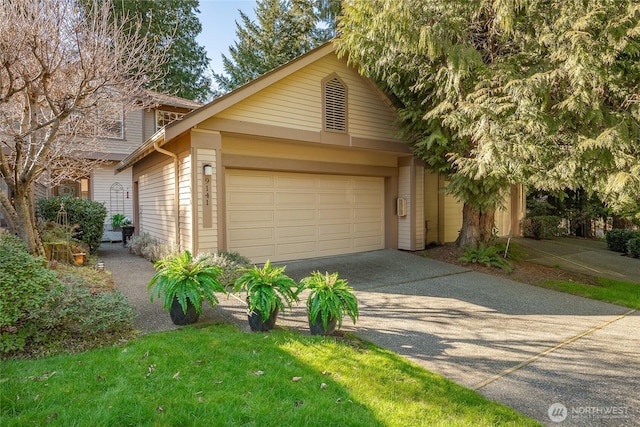 view of front of property with driveway