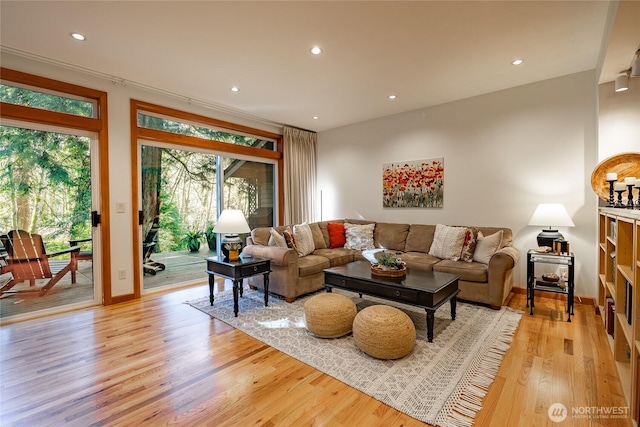 living area with recessed lighting, light wood-style flooring, and baseboards