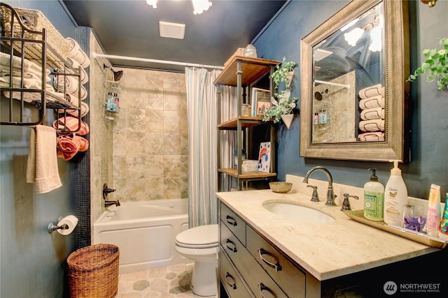 full bathroom featuring visible vents, vanity, toilet, and shower / bath combo with shower curtain