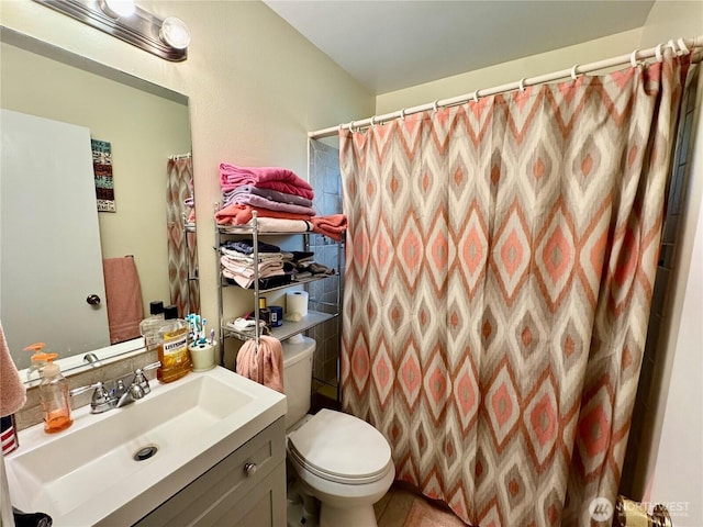 bathroom featuring a shower with shower curtain, toilet, and vanity