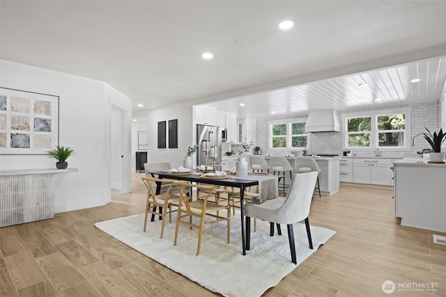 dining area with light wood-style floors, visible vents, baseboards, and recessed lighting