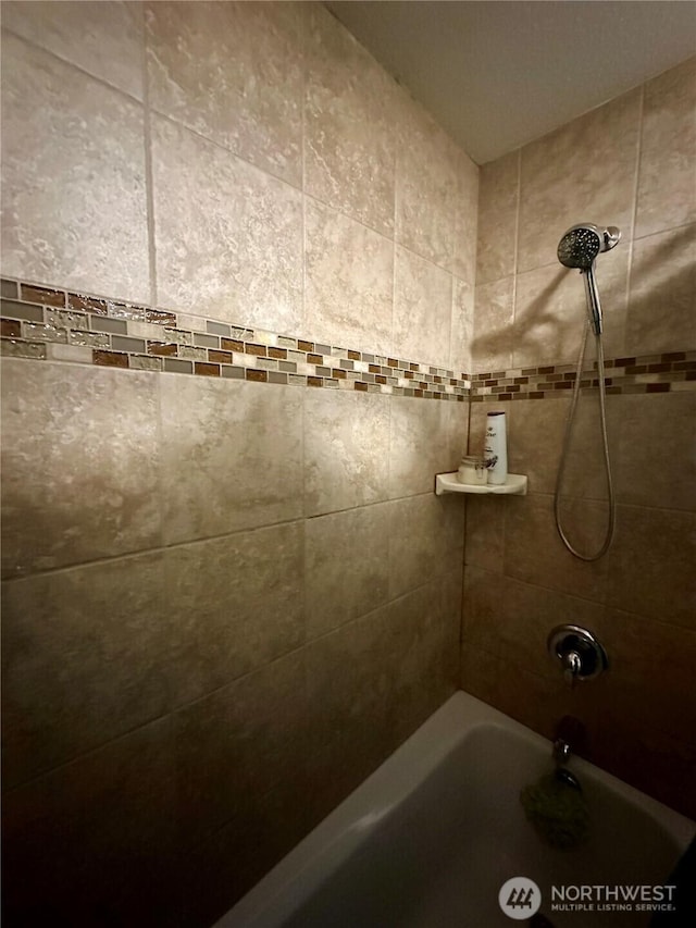 details with shower / bathing tub combination