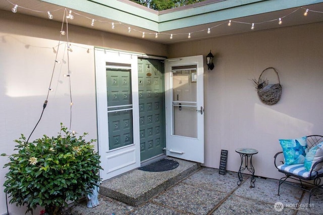 entrance to property with stucco siding