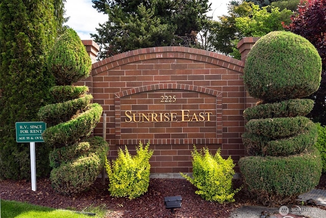 view of community / neighborhood sign