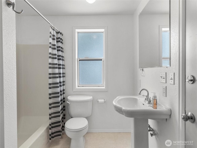 bathroom with shower / bath combo with shower curtain, tile patterned flooring, toilet, and baseboards