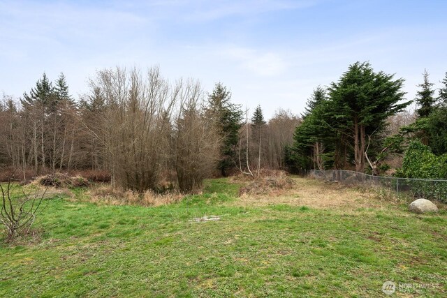 view of yard featuring fence