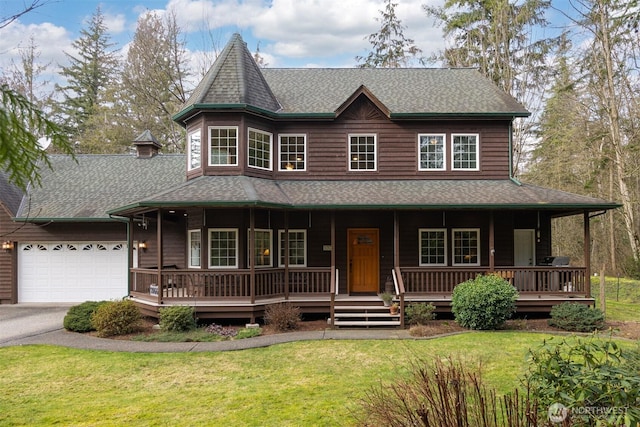 view of front of property featuring an attached garage, roof with shingles, a porch, and a front yard