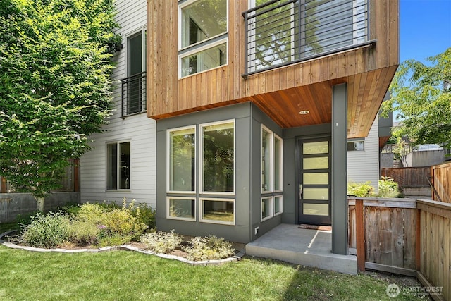 3252 14th Ave W, Seattle, WA 98119 - rear view of house with a balcony