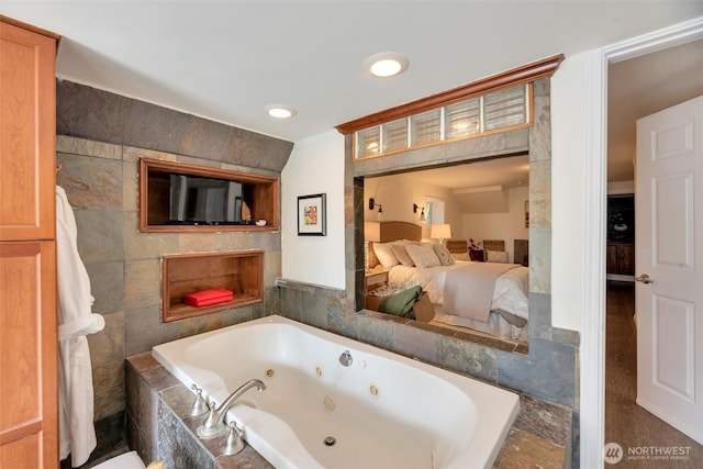 5115 S Willow St, Seattle, WA 98118 - bathroom featuring a tub with jets, ensuite bath, and recessed lighting