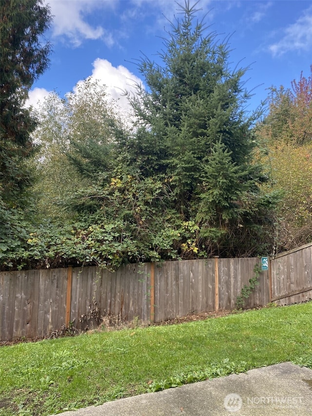 view of yard featuring fence