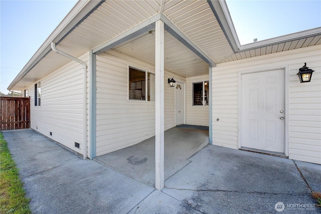 doorway to property with crawl space