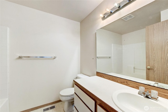 full bathroom featuring visible vents, toilet, vanity, and baseboards