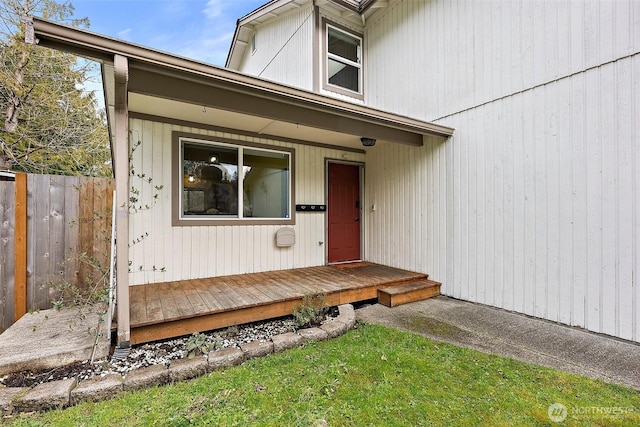 entrance to property with fence