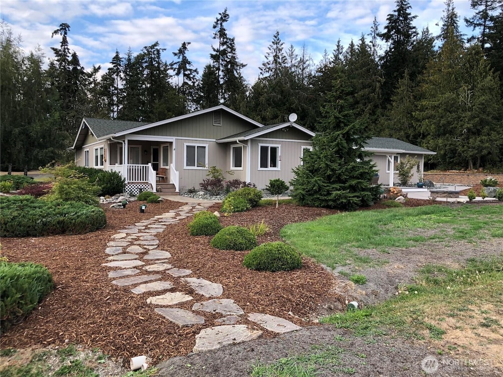 ranch-style house with a porch