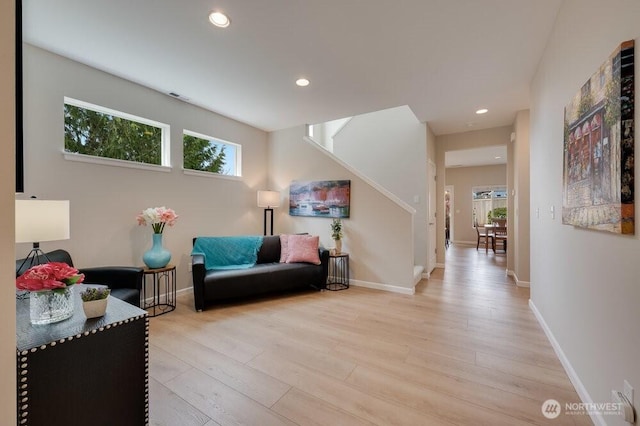 living area with visible vents, recessed lighting, baseboards, and light wood-style floors