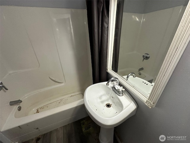 bathroom featuring a sink, shower / bath combo, and wood finished floors