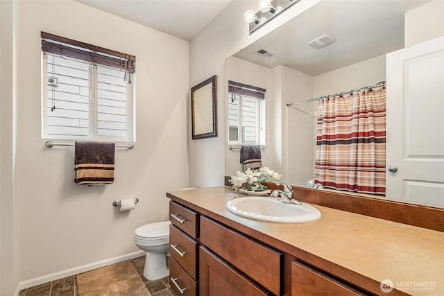 bathroom with a shower with curtain, toilet, baseboards, and visible vents