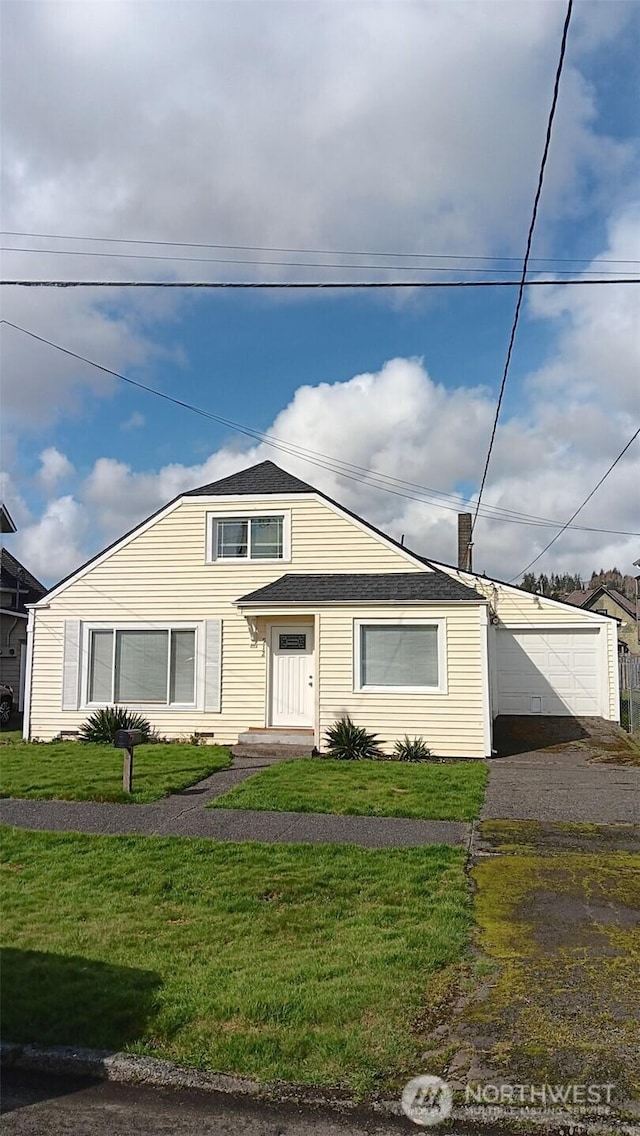 view of front of home featuring a front yard