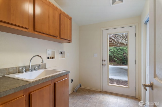 laundry area with a sink, visible vents, cabinet space, and a healthy amount of sunlight