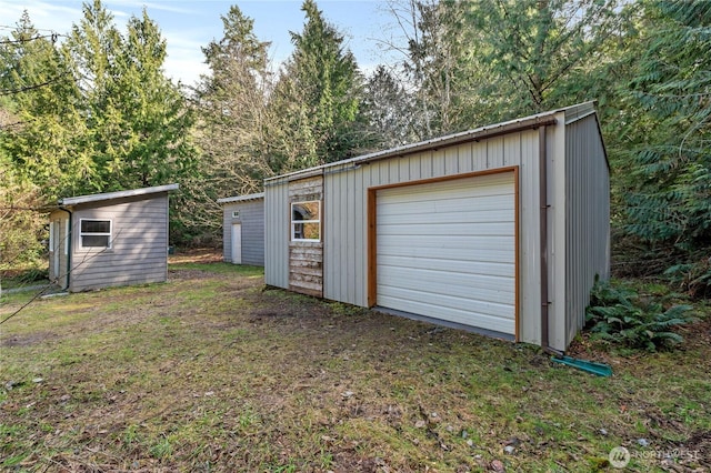 view of detached garage