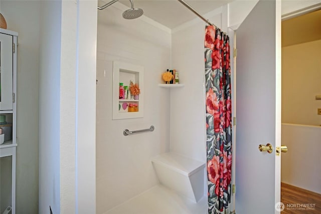 bathroom featuring a shower with shower curtain