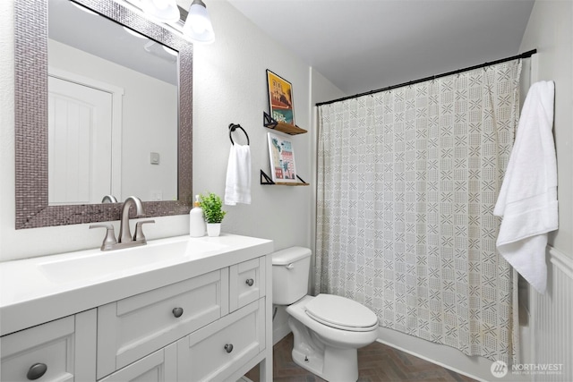 full bath featuring vanity, toilet, and shower / tub combo with curtain