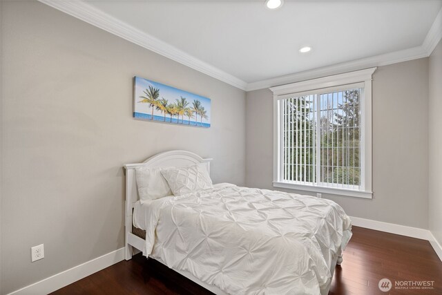 bedroom featuring recessed lighting, baseboards, dark wood-style floors, and crown molding