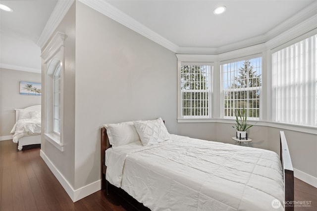 bedroom featuring crown molding, recessed lighting, wood finished floors, and baseboards