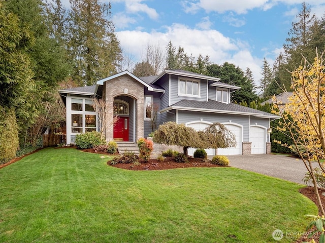 view of front of home featuring brick siding, driveway, an attached garage, and a front yard